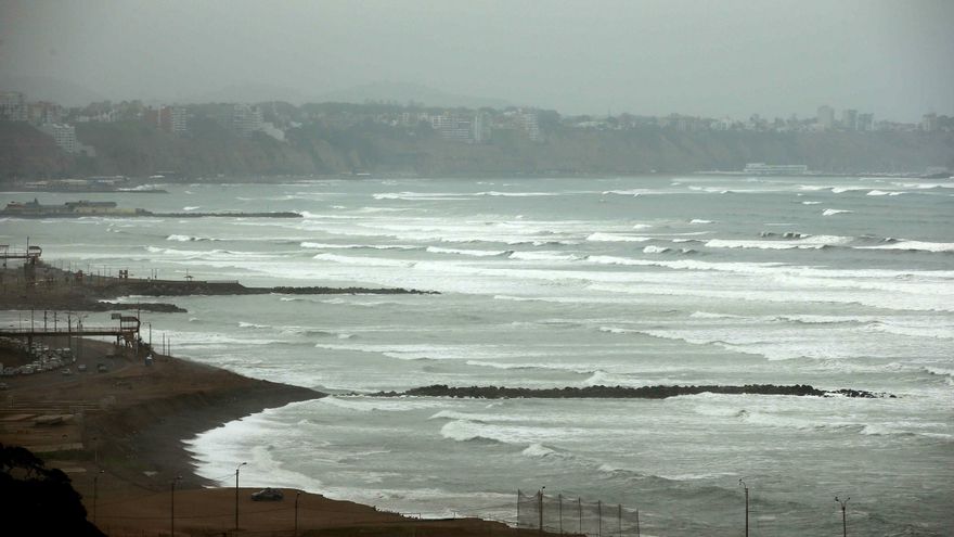 Perú cierra 68 puertos de todo su litoral ante oleajes de ligera a fuerte intensidad