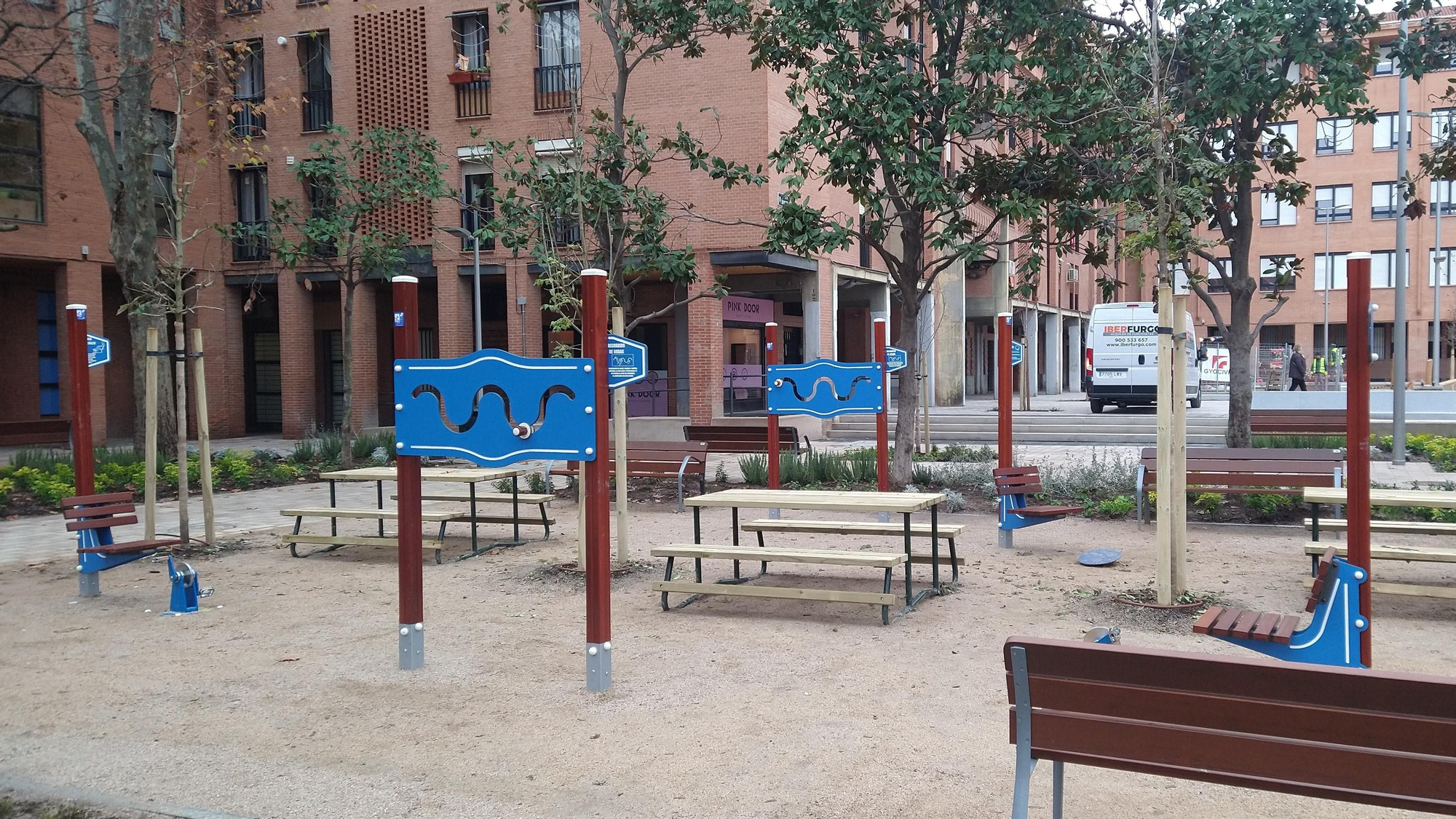 Vista de la plaza de la Remonta reformada