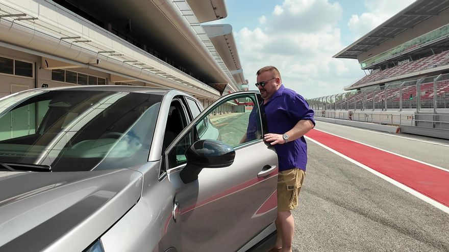 Raúl Bertas a punto de subir a un coche