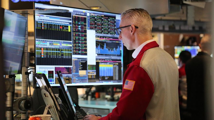 Un trabajador bursátil, en Wall Street