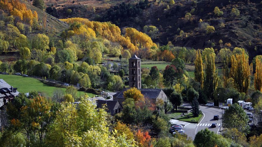 Vista general del pueblo de Tahüll, con el templo de Sant Climent en el centro