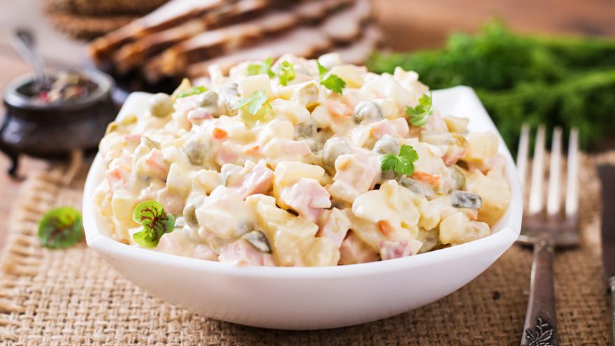 No es ensaladilla rusa pero también lleva patata: la receta típica alemana que sirve como acompañamiento o plato principal