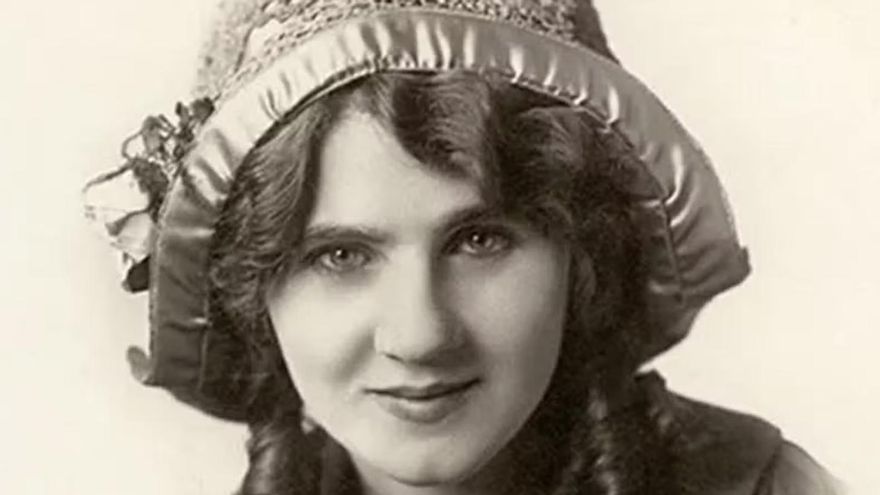 La estrella de Hollywood que cambió el coche para siempre con dos inventos: Así fue cómo Florence Lawrence ideó la luz de freno y el intermitente