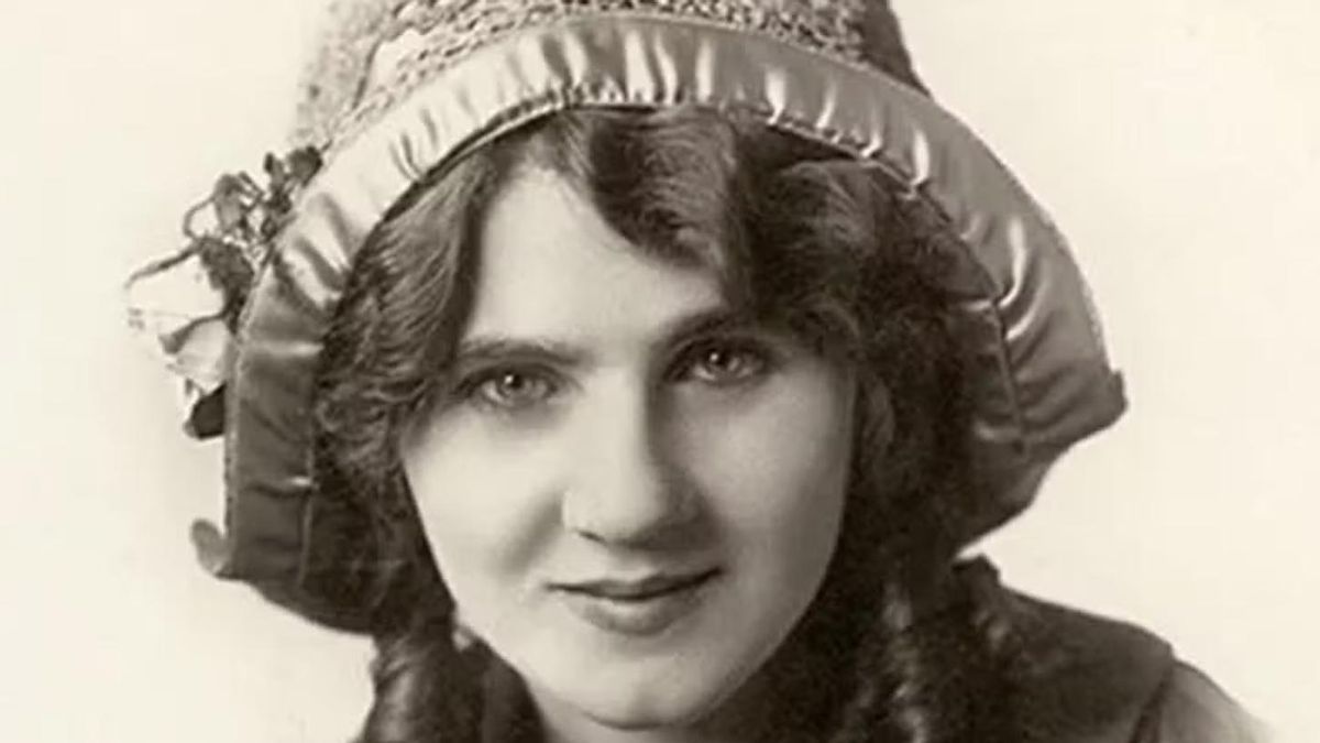 ¿Cómo acabó una estrella de Hollywood cambiando el coche para siempre con dos inventos? Así fue cómo Florence Lawrence ideó la luz de freno y el intermitente