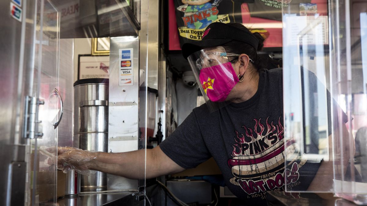 El  más reciente balance la Universidad Johns Hopkins registra 387 muertes más que el domingo y de 69.720 nuevas infecciones de nuevo coronavirus. EFE/Étienne Laurent/Archivo