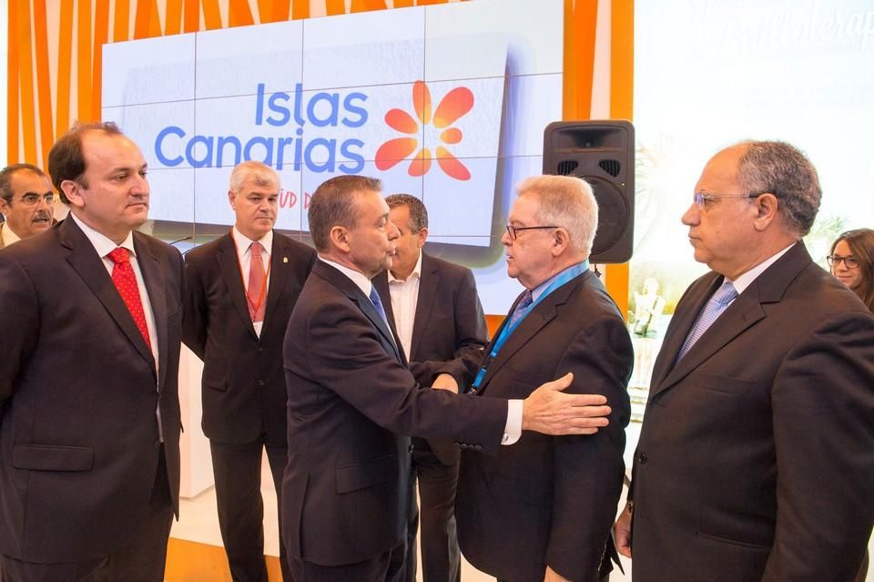 Inauguración del stand de Canarias en Fitur, con Paulino Rivero.