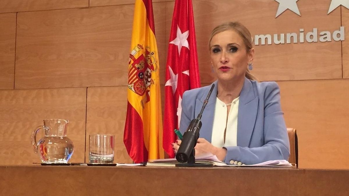 Cifuentes anuncia nuevas deducciones de IRPF en 2018 para contar con el apoyo de Ciudadanos en los presupuestos.