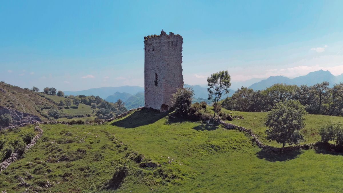 Una ruta de senderismo para viajar a la Edad Media en Asturias esta primavera y que es ideal para principiantes