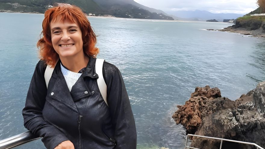 Heike Freire, junto al mar. La filósofa y psicóloga ha impartido cursos y talleres en países de Europa, América Latina y Asia.