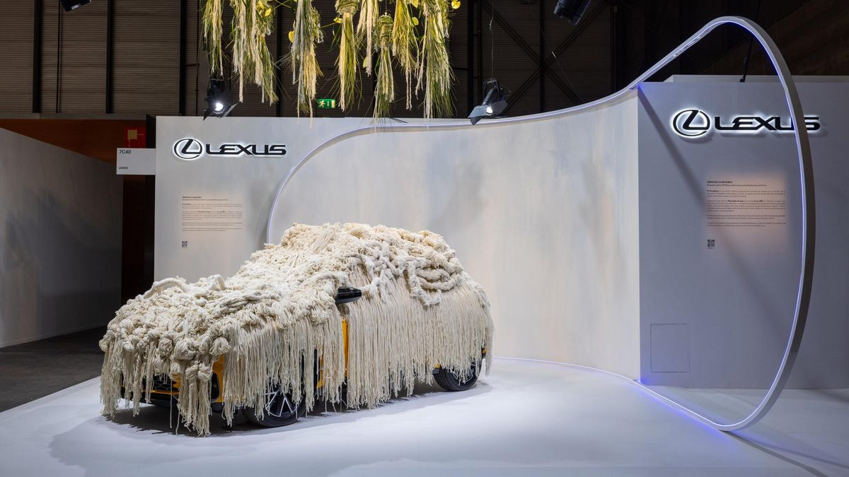 'Trenzar lo invisible', de Mariadela Araujo, es la obra ganadora del concurso Lexus Art Car 2025.