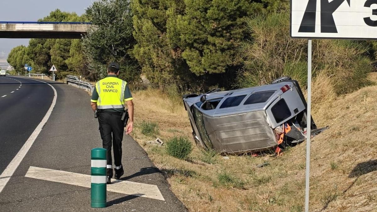 Fallece un conductor de 52 años tras un accidente en la A-23, a la altura de Almudévar