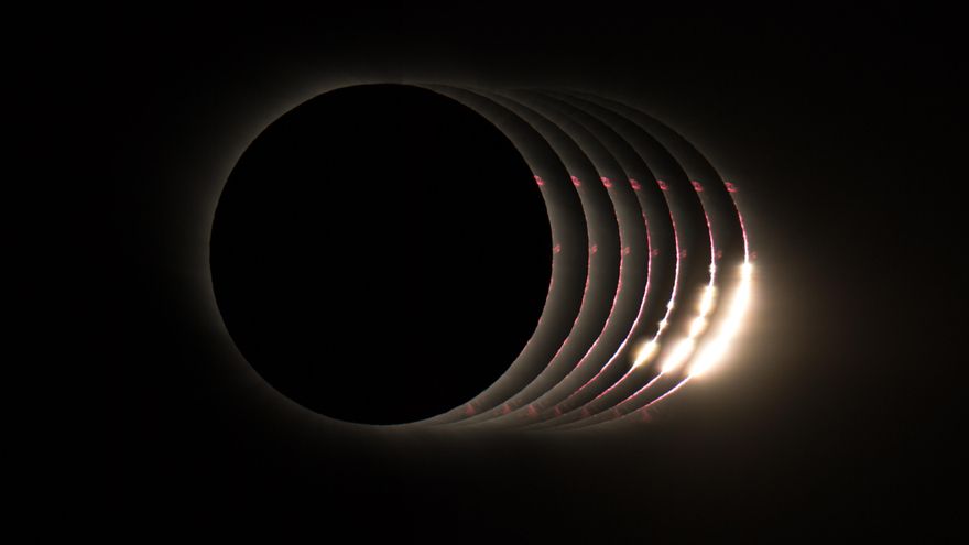 Perlas de Baily durante el eclipse total de sol en 2019 en Vicuña, Chile.