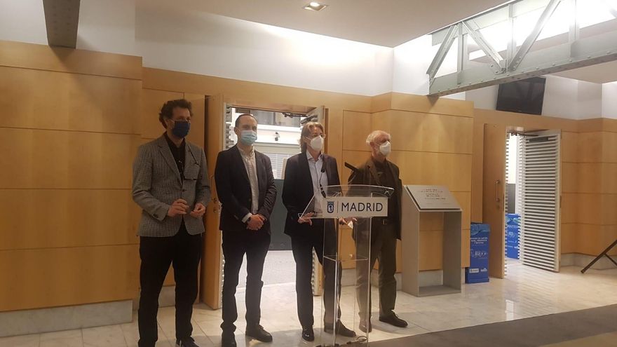 Marta Higueras, junto a los concejales José Manuel Calvo, Felipe llamas y Luis Cueto en el Ayuntamiento de Madrid