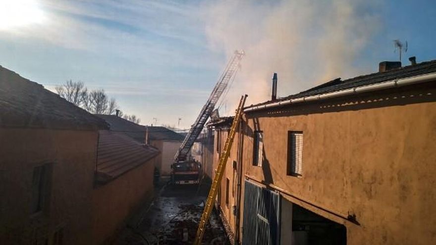 Incendio en Valduvieco. / Foto: Bomberos de León
