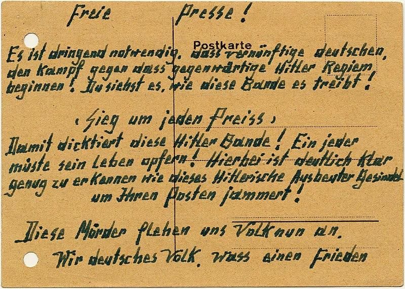 Anverso de postal contra el régimen nazi de los resistentes Otto y Elise Hampel llamando a la acción contra el III Reich. Origen: Wikimedia Commons.