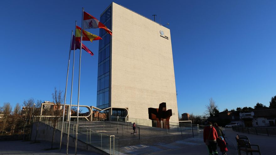 Un organismo oficial tumba el bulo Vox de la subvención a patronal y sindicatos para gastos en Castilla y León