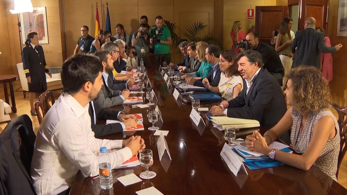 PP y C's pactan recuperar dinero no recaudado en la amnistía fiscal, el complemento salarial y 3 tipos de contrato