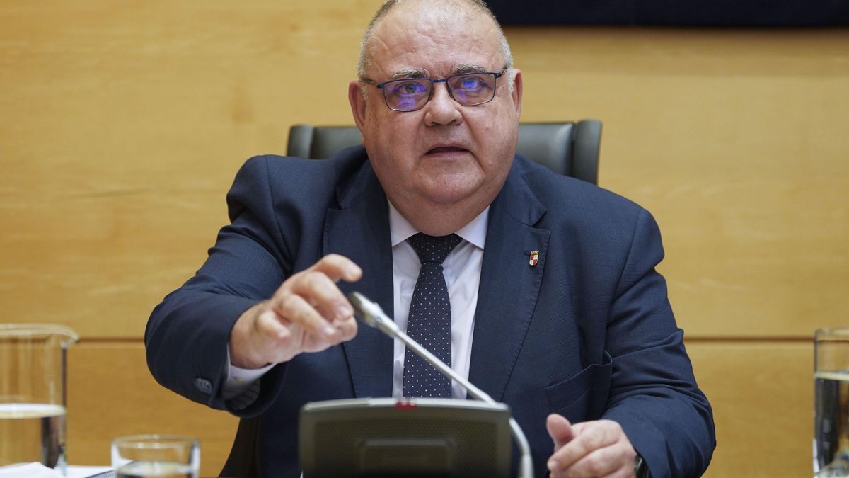 El consejero de Sanidad defiende un presupuesto “histórico” mientras la oposición critica su insuficiencia y el desvío de recursos a la privada