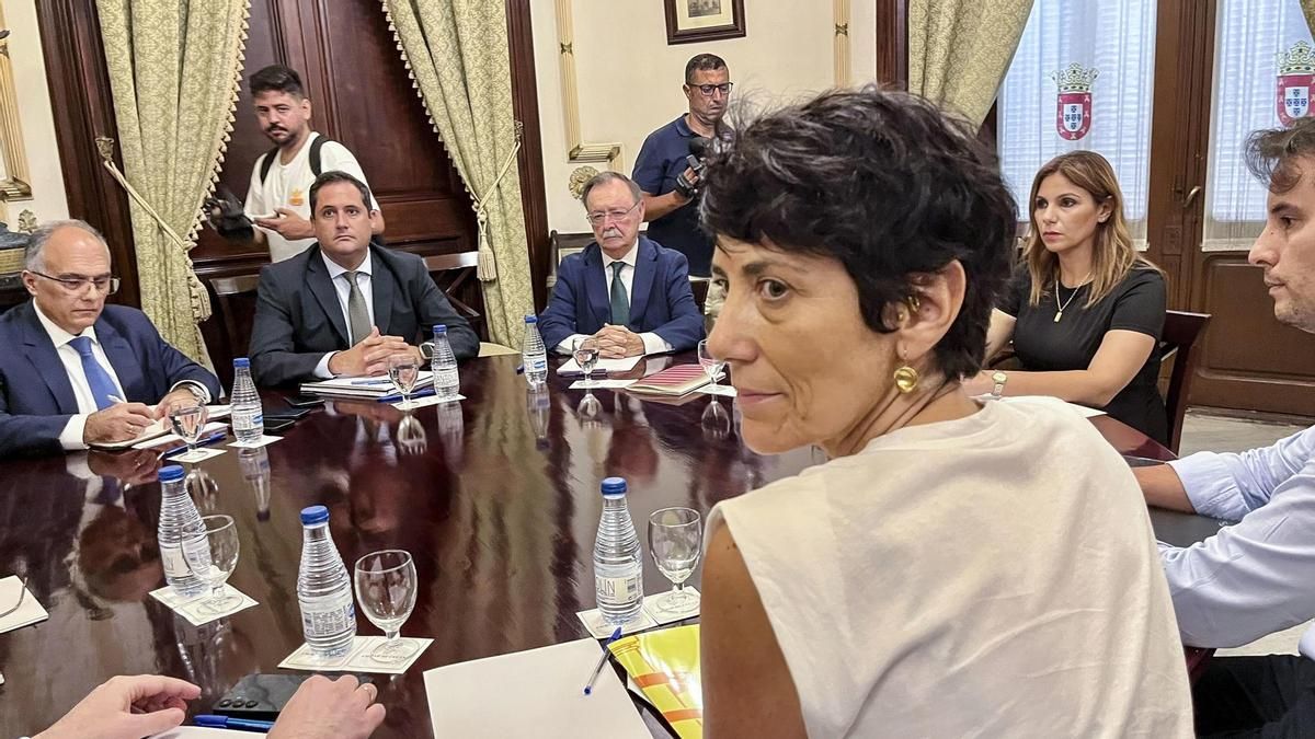 La portavoz y ministra de Migraciones, Elma Saiz, este lunes en Ceuta durante la reunión con Juan Jesús Vivas
