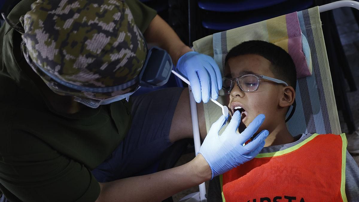 La llegada de los 131 niños saharauis que pasarán el verano en Córdoba, en imágenes