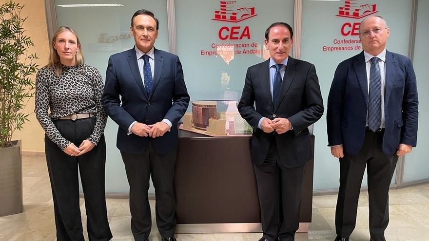 Junta y CEA advierten de que el Estatuto del Becario pone en peligro la continuidad de las prácticas en empresas de 9.000 alumnos