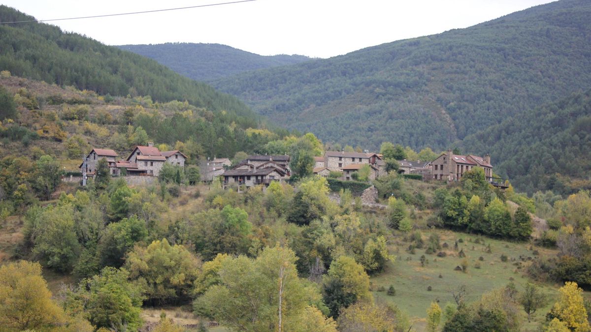 El valle aragonés de pozas, pinos, robles, ciervos y hasta un antiguo monasterio que puedes recorrer a pie, en bici o a caballo