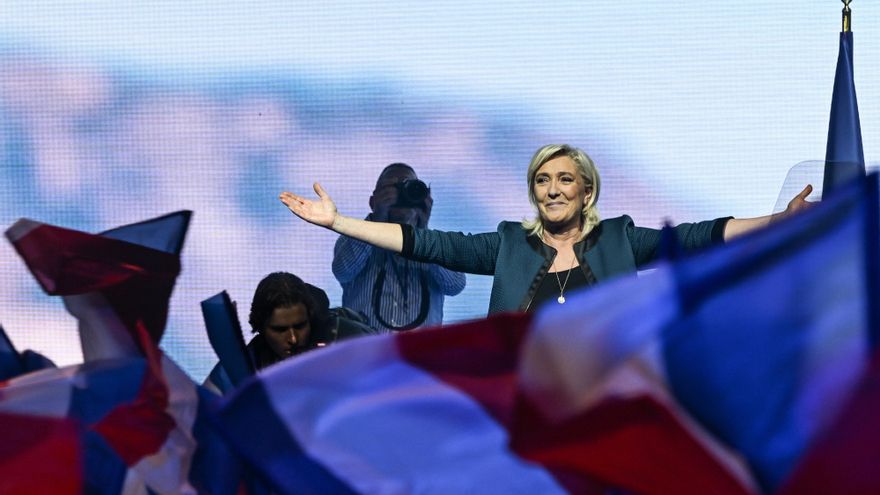 El 'terremoto Le Pen' sacude el tablero francés: la izquierda une fuerzas, Macron se la juega y la derecha se hace añicos