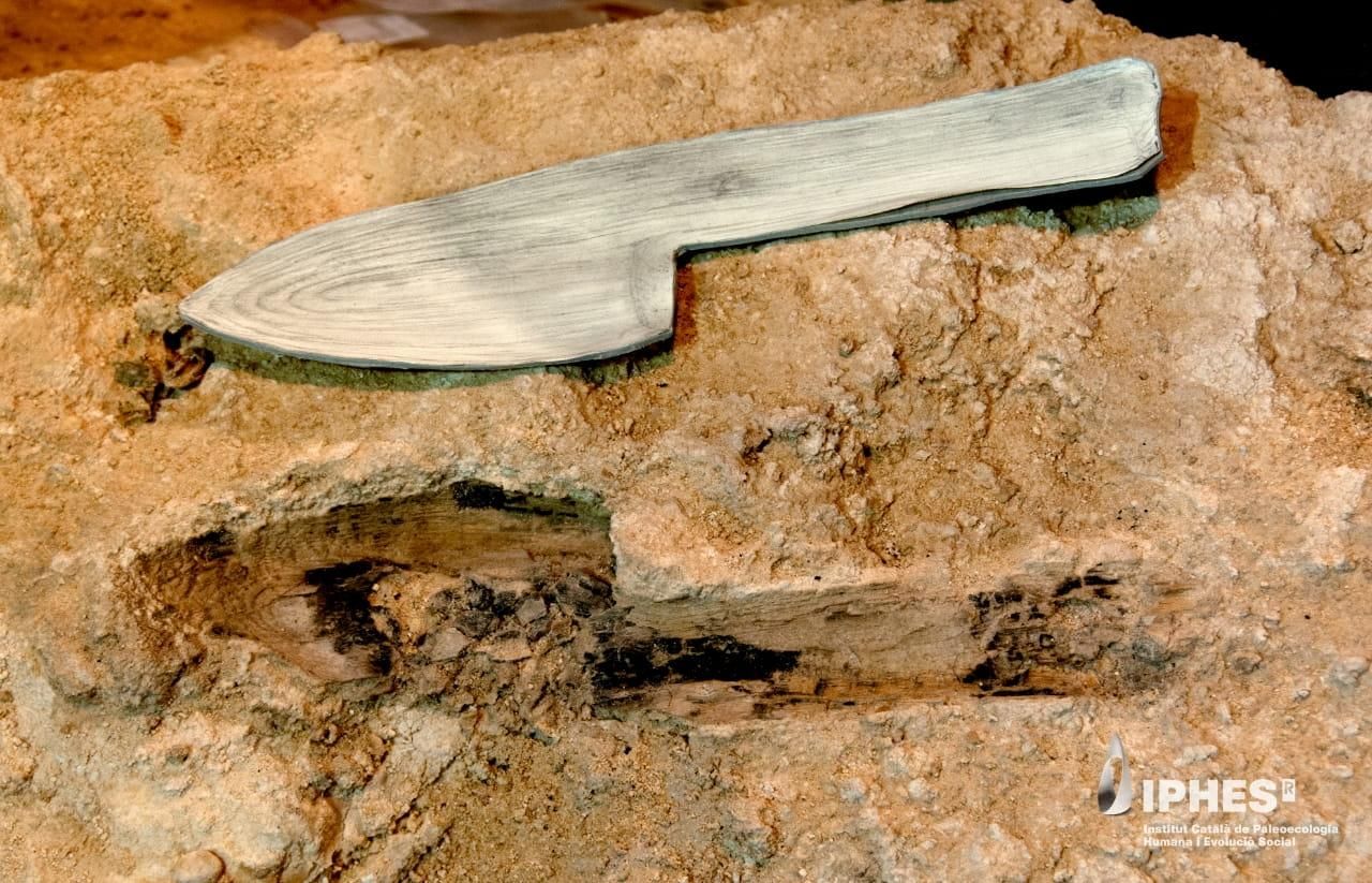 Uno de los objetos de madera encontrados durante la investigación en el Abric Romaní