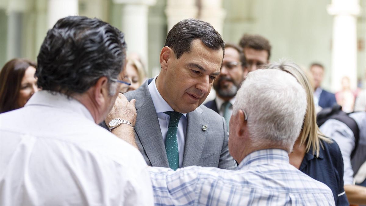 Moreno saluda a alcaldes de municipios afectados por los seísmos.