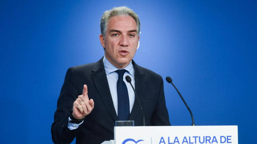 El coordinador general del PP, Elías Bendodo, comparece tras la reunión del Comité de Dirección del Partido Popular, en la sede de Génova, a 5 de diciembre de 2022, en Madrid (España).