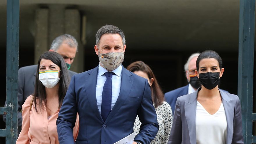 Archivo - El presidente de Vox, Santiago Abascal, junto a Rocío Monasterio