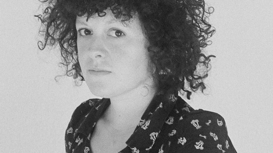 Polly Barton: "Hablar de porno con tu pareja significa afrontar la idea de que quizá no conocías al otro tan bien"