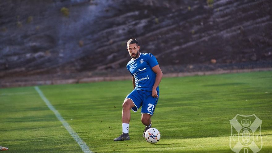 El CD Tenerife cede al Marino a Fede Olivera y a Borja Llarena