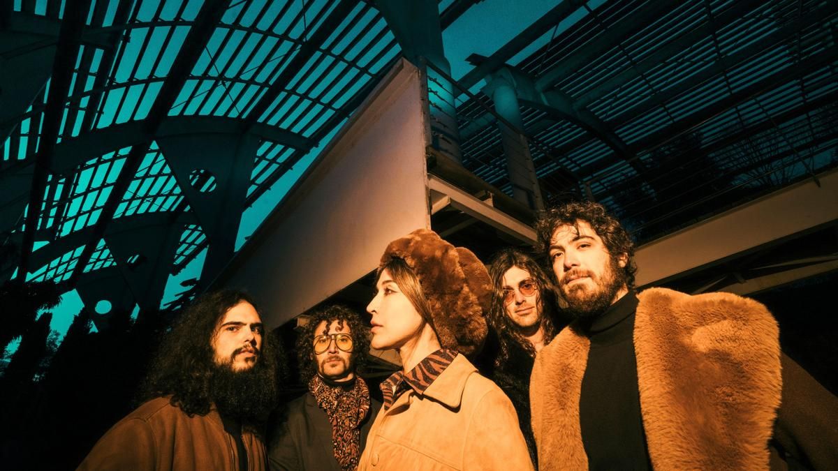 Los Estanques y Anni B Sweet.