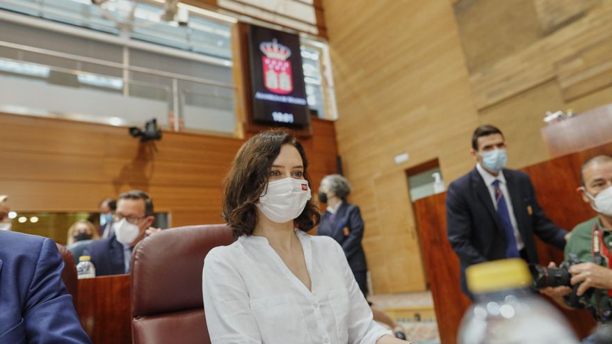 La presidenta en funciones de la Comunidad de Madrid, Isabel Díaz Ayuso, a su llegada a la segunda sesión del pleno de su investidura en la Asamblea de Madrid, a 18 de junio de 2021