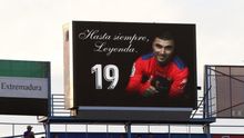 Homenaje en el minuto 19 al recuerdo de José Antonio Reyes, durante el último partido de liga de segunda, Extremadura UD -RCD Mallorca, la pasada temporada.