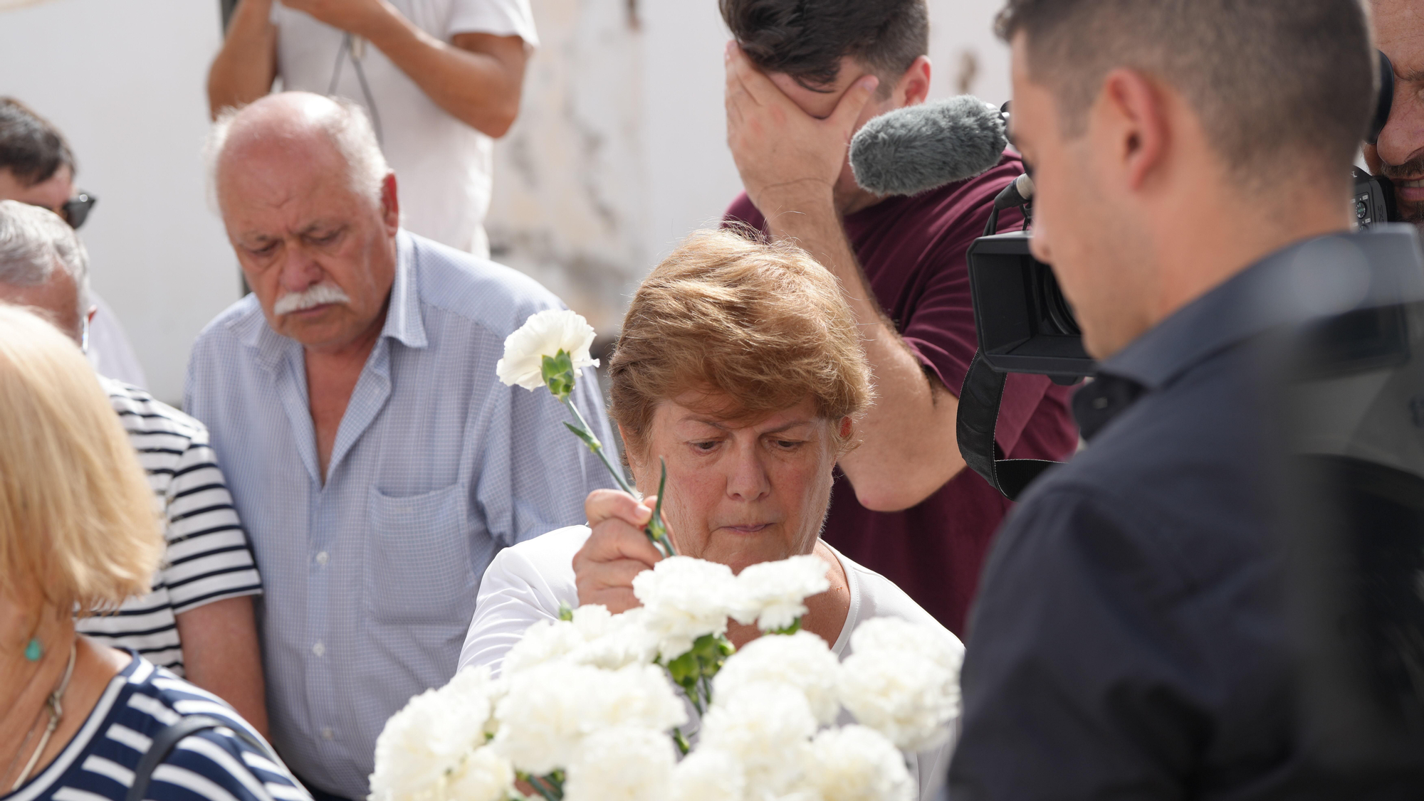 Familiares de víctimas, durante la inauguración de la capilla