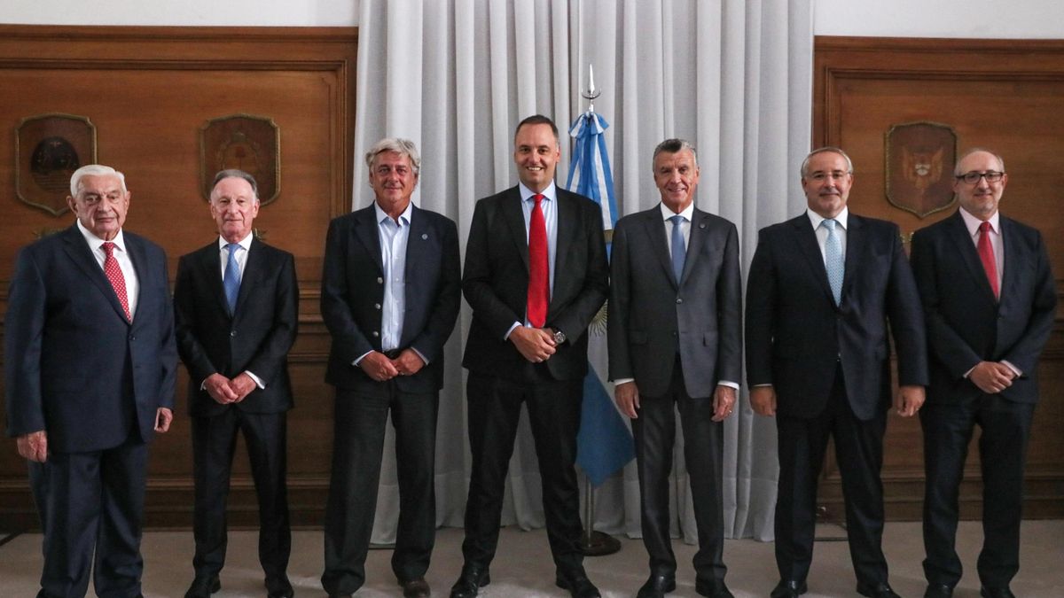 Manuel Adorni y los empresarios del G6.