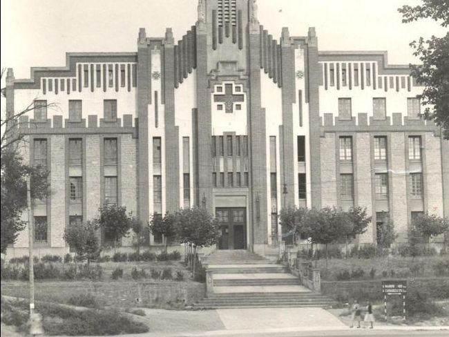 Iglesia de los Padres Paules, en el barrio de la Milagrosa, 1950