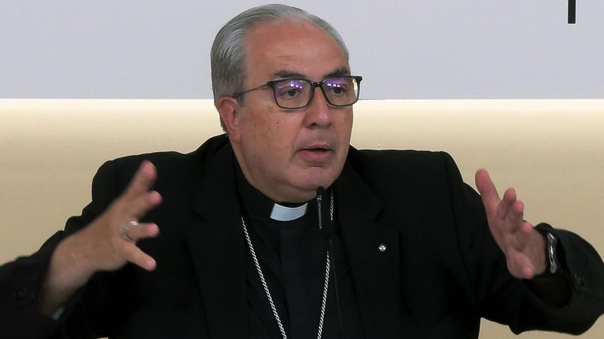 El secretario general de la Conferencia Episcopal Española, César García Magán, ofrece este jueves en Madrid una rueda de prensa posterior a la reunión de la Comisión Permanente de la CEE.