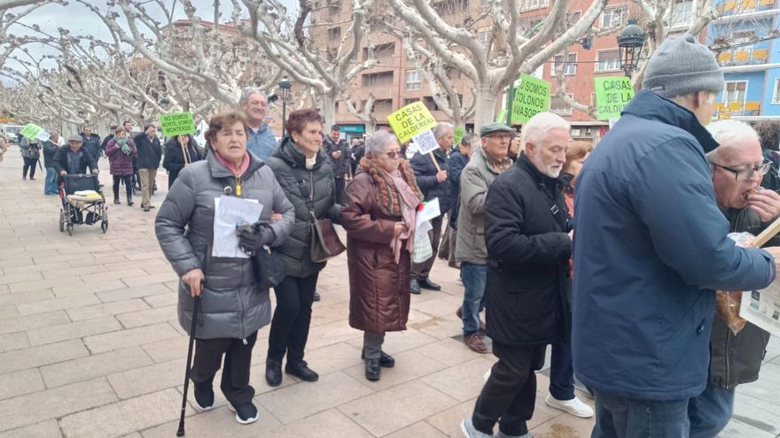 Vecinos de Monterde (Zaragoza) protestan contra su alcalde por las supuestas inmatriculaciones de fincas privadas