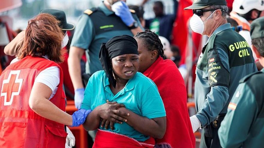 Llegan a Motril 52 inmigrantes rescatados del Mar de Alborán