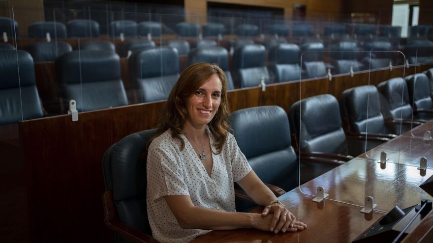 La portavoz de Más Madrid en la Asamblea de Madrid, Mónica García, en su nuevo escaño