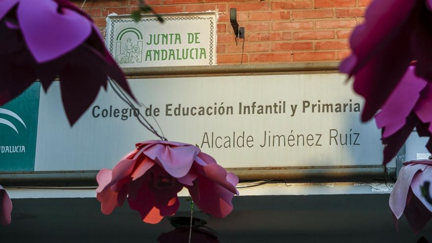 El colegio de Córdoba que quiere borrar su nombre franquista y llamarse 'Maestro Julio Anguita'