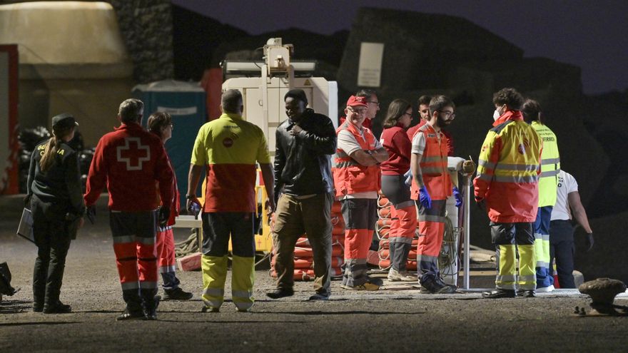 El Gobierno trasladará a un segundo grupo de menores a la Península este fin de semana