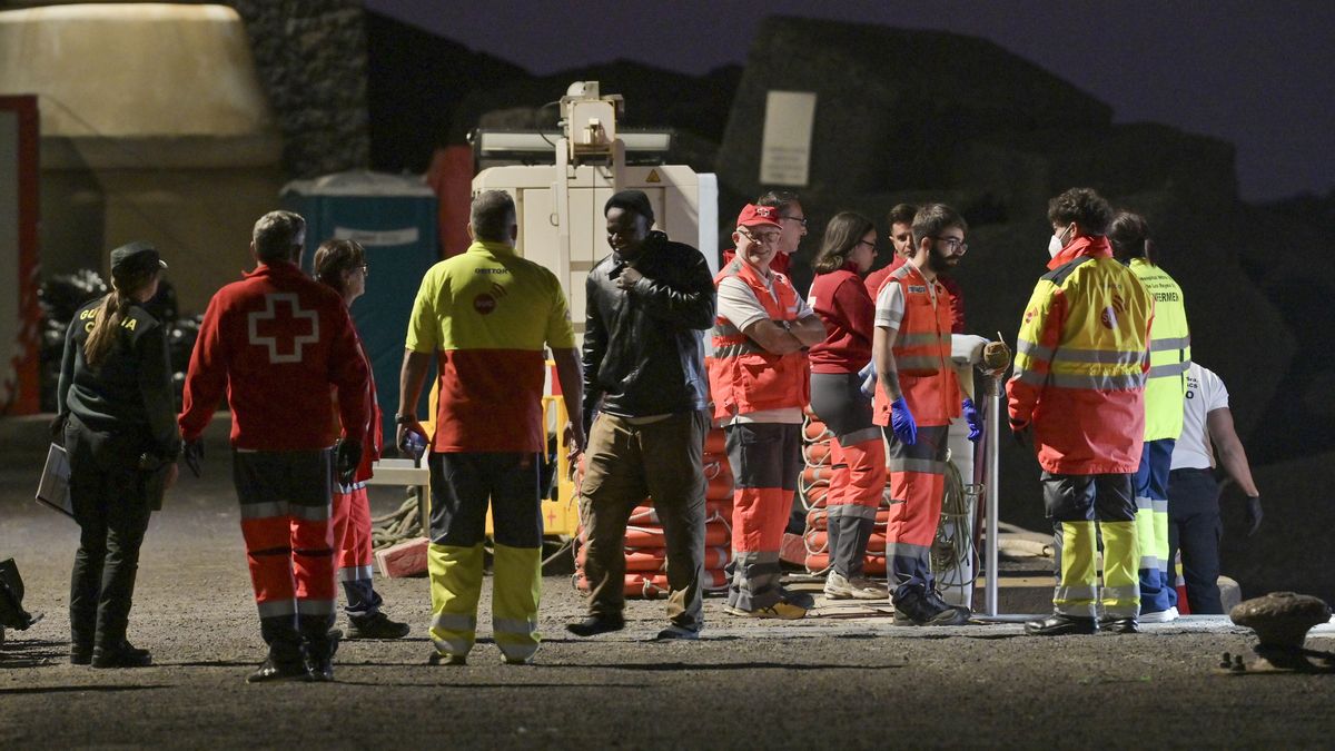 El Gobierno trasladará a un segundo grupo de menores a la Península este fin de semana