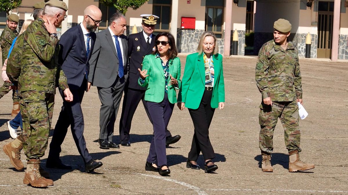 El Sistema Lanzacohetes de Alta Movilidad estará en el cuartel de Astorga “dentro de plazo" según la ministra de Defensa