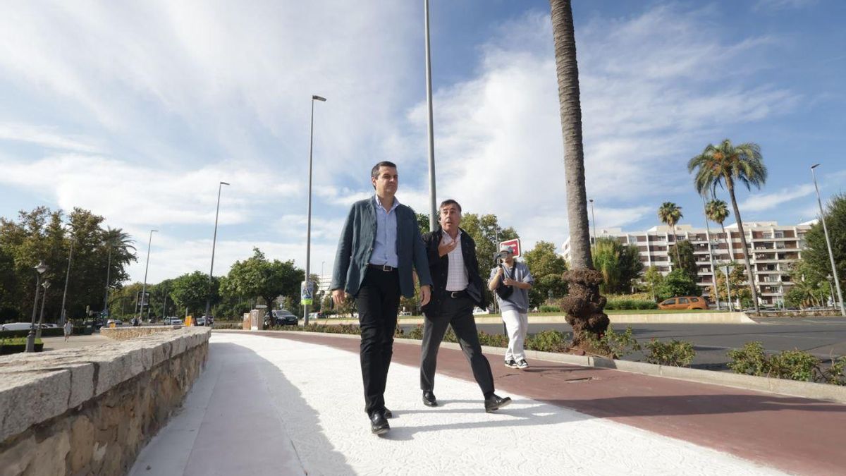 El Ayuntamiento culmina la reposición de las baldosas de Gaudí en la avenida de Vallellano