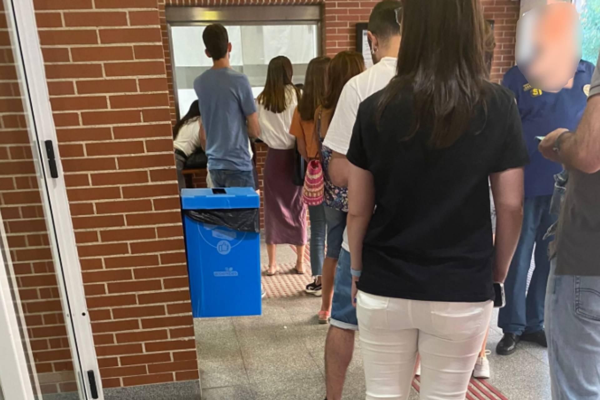 La cola para la taquilla del centro deportivo municipal de Arganzuela, en Madrid, el primer lunes de septiembre
