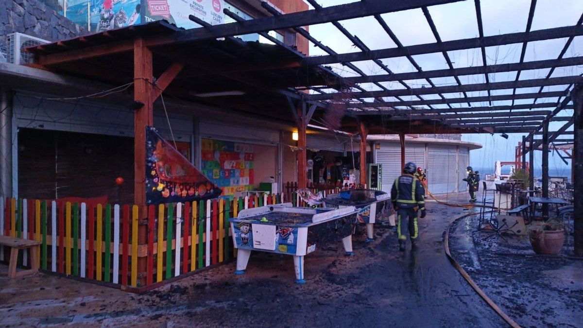 Sofocado el incendio en una zona de ocio en Santiago del Teide